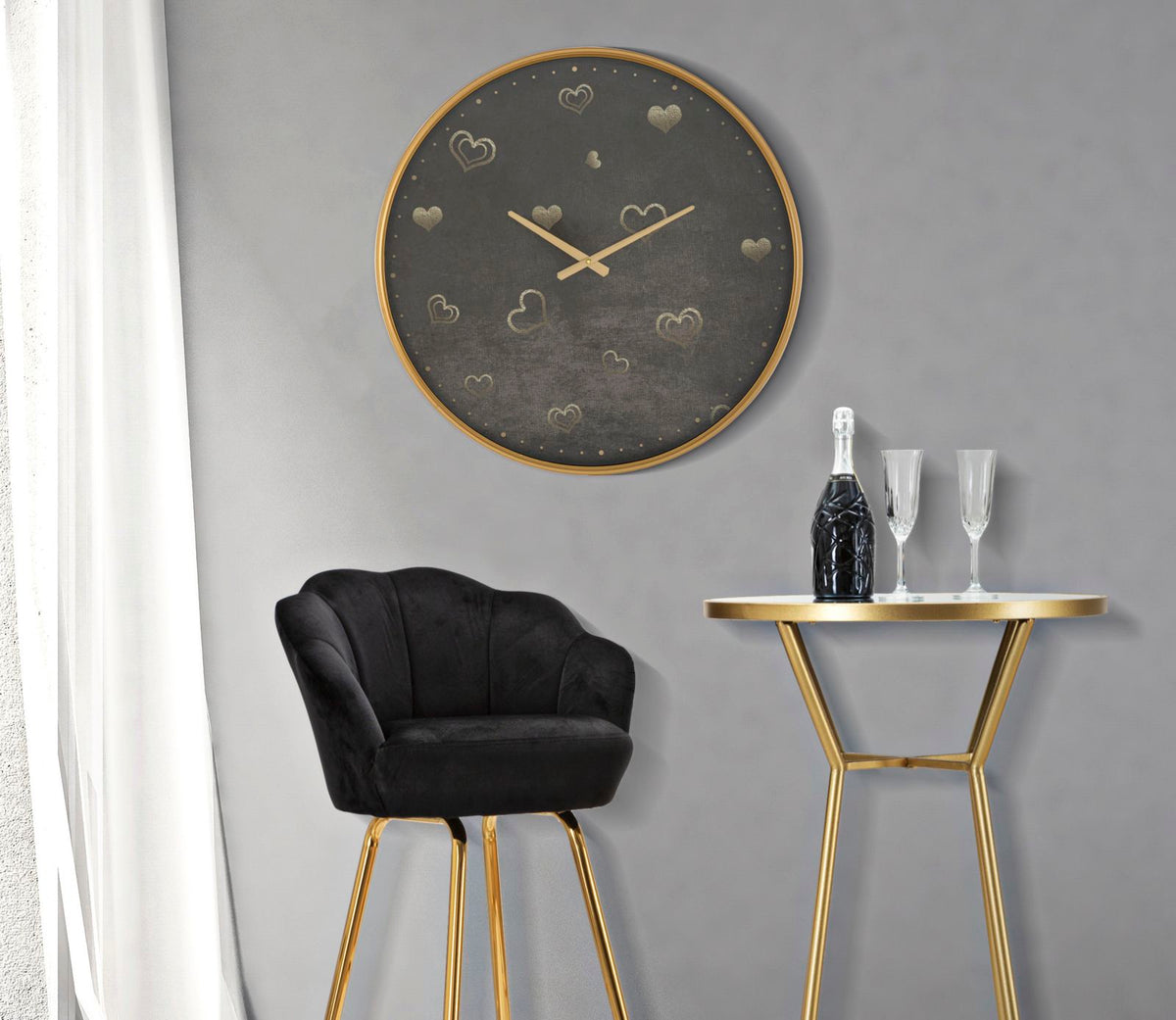 Orologio da parete in legno, metallo e vetro impreziosito da eleganti decorazioni a cuore