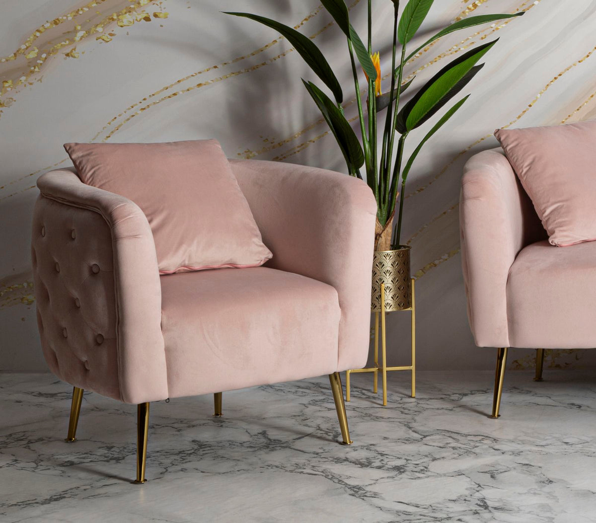 POLTRONA BUCAREST IN VELLUTO CON PIEDI IN METALLO DORATO CM 76X74X73