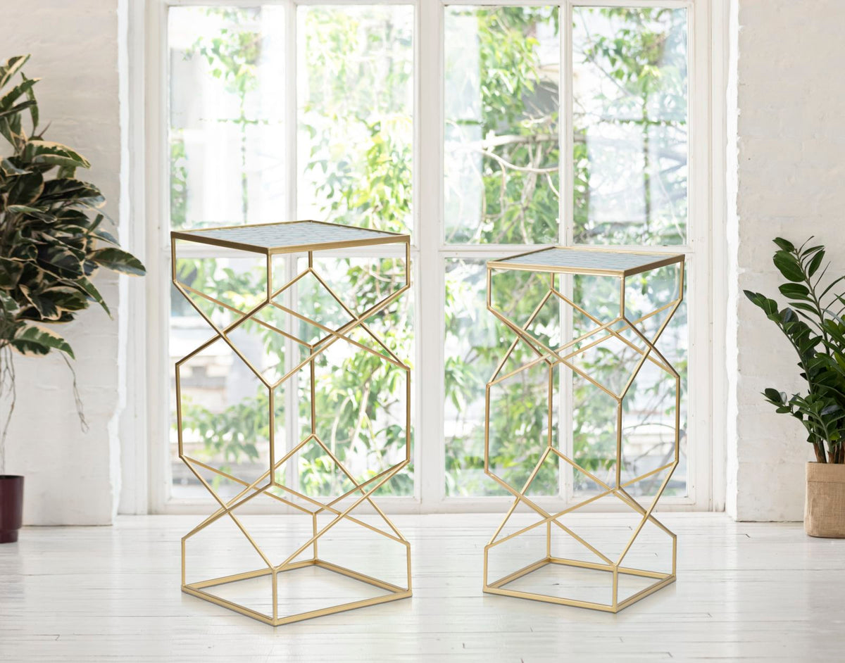 Set di 2 tavolini in metallo dorati e vetro cm 31,5x31,5x68-28x28x64