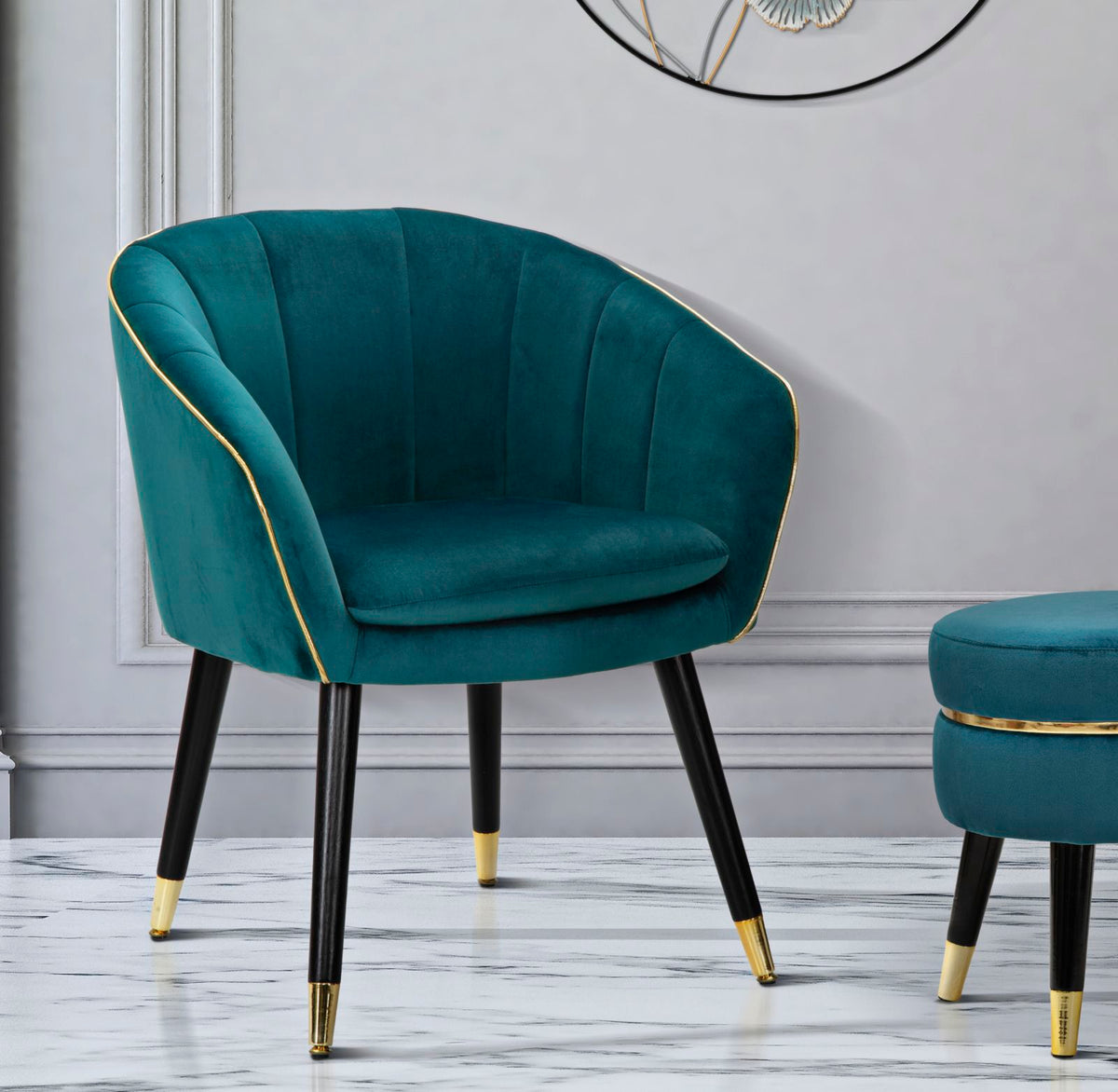POLTRONA PARIS IN TESSUTO IMBOTTITO CON RIFINITURE DORATE E GAMBE IN LEGNO NERO CM 62X58X78
