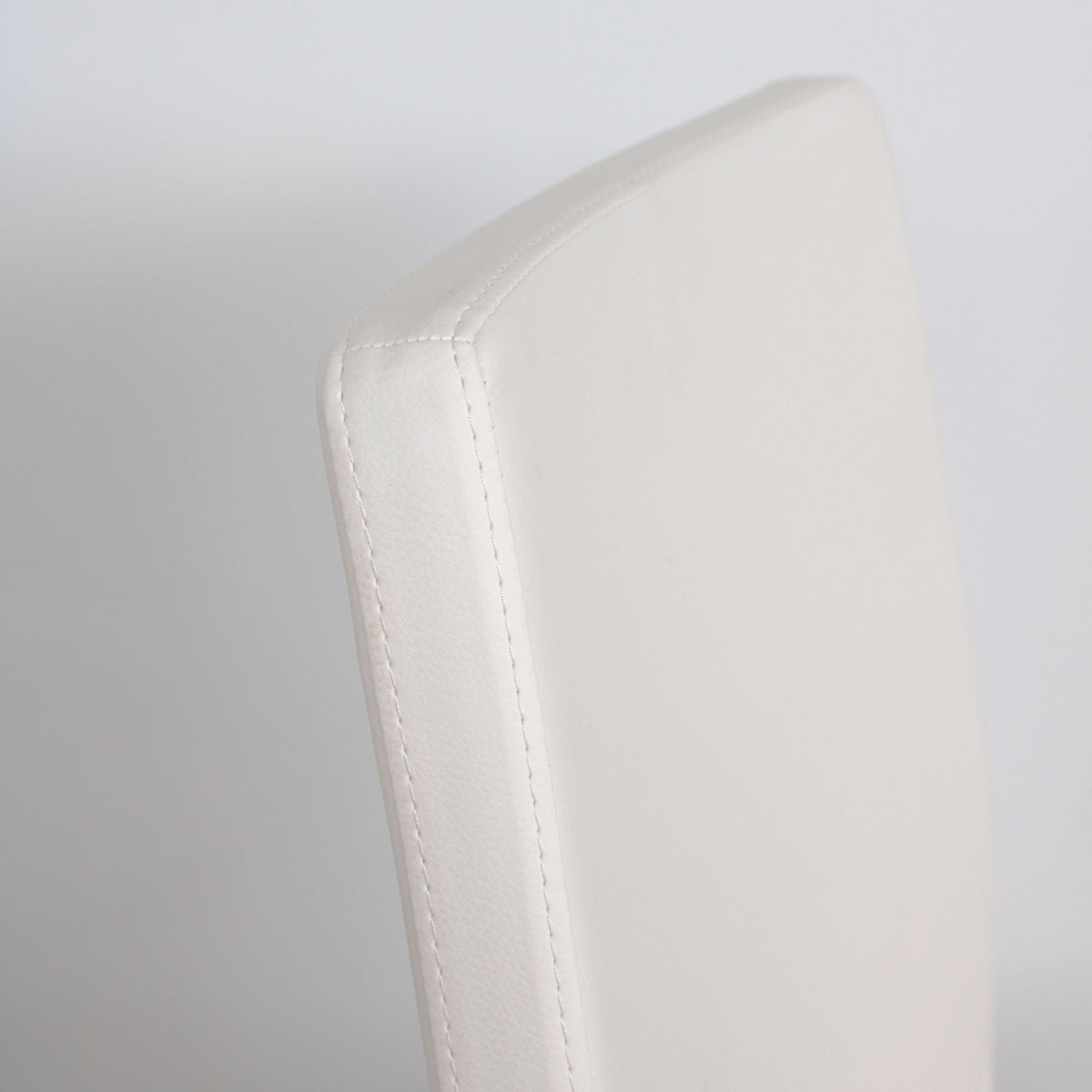 Sedia Aury gambe Antracite tipo volantis con cuscino in Similpelle
