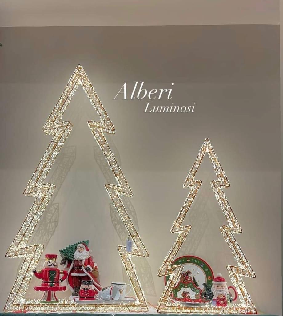 Albero Luminoso 3D con Led Bianco Caldo e Led Flash disponibile in 2 diverse dimensioni, pensato per poter essere appeso, ma spesso utilizzato anche d'appoggio - Idea regalo